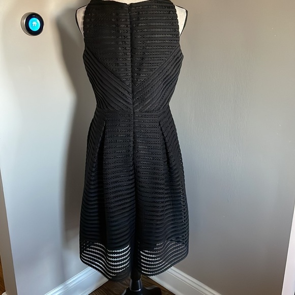 Ivanka Trump black dress like lace - Picture 7 of 9